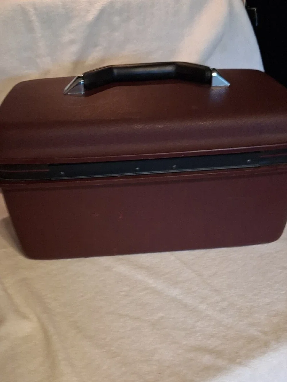 Samsonite Maroon Hard Shell Train Case with Smoky Tray And Mirror